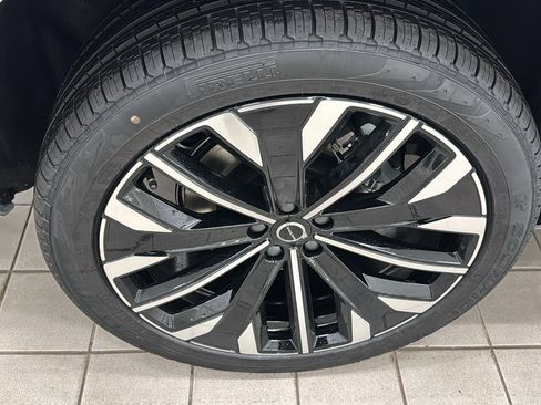 Used 2026 Volvo XC90 B6 Plus w/ Protection Package Premier image 31