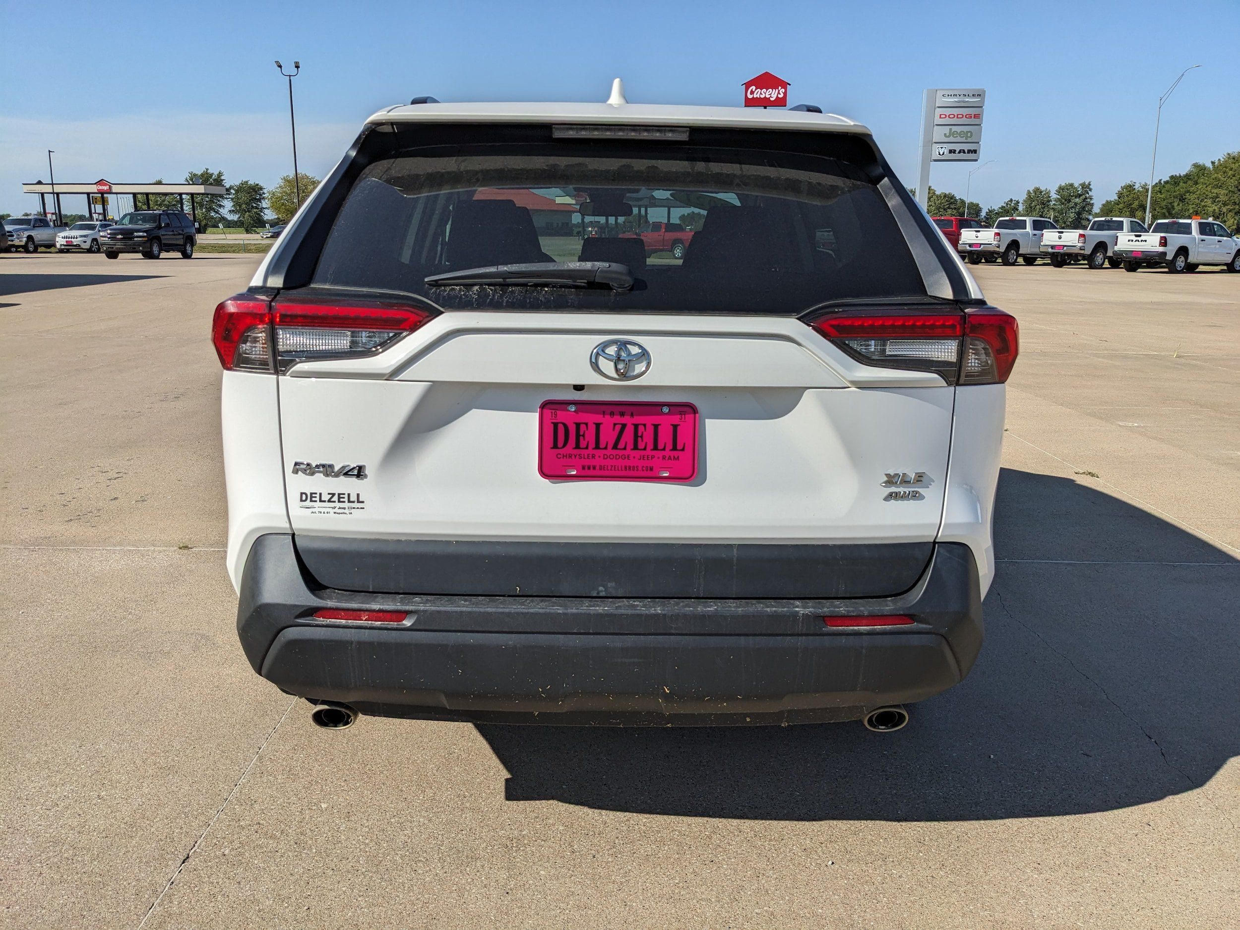 Used 2021 Toyota RAV4 XLE AWD/4WD image 7