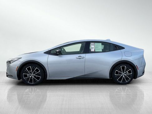 Used 2024 Toyota Prius XLE image 2