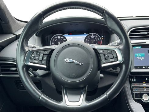 Used 2020 Jaguar F-PACE Prestige image 13