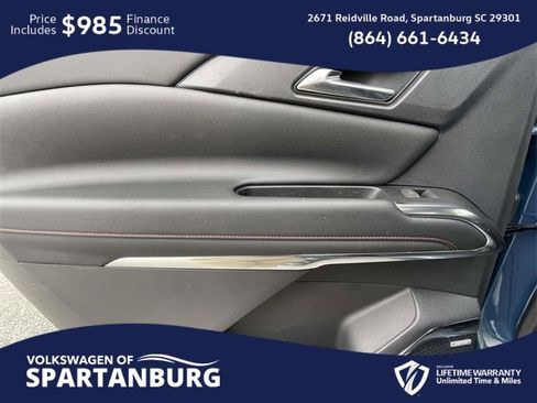 Used 2024 Chevrolet Traverse RS image 12