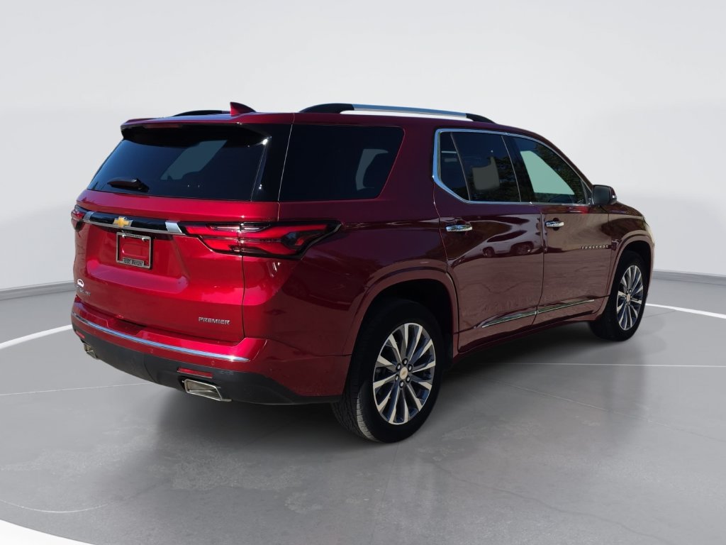 Used 2023 Chevrolet Traverse Premier AWD/4WD image 3