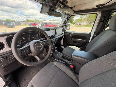Used 2024 Jeep Wrangler Unlimited AWD/4WD image 26