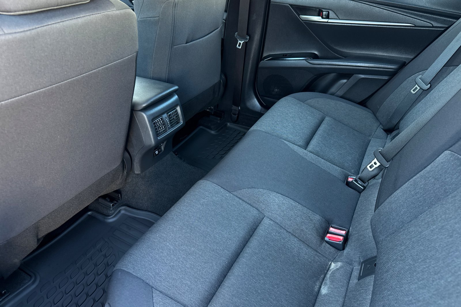 Used 2025 Toyota Camry LE FWD image 14