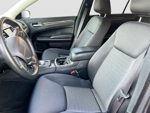 Used 2022 Chrysler 300 Touring w/ Sport Appearance Package image 19