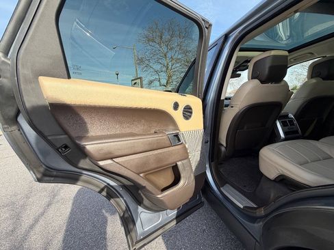 Used 2018 Land Rover Range Rover Sport HSE AWD/4WD image 32