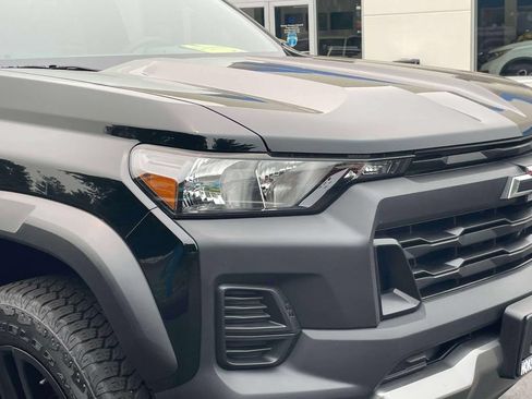 Used 2024 Chevrolet Colorado Trail Boss w/ Technology Package AWD/4WD image 9