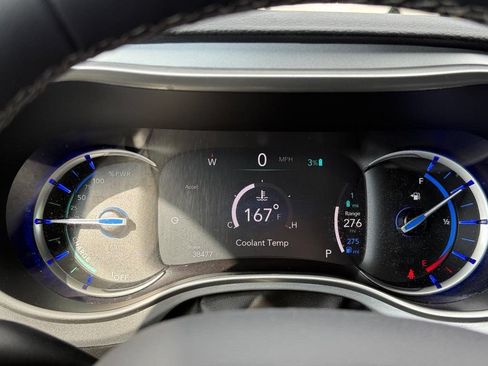 Used 2024 Chrysler Pacifica Limited FWD image 17