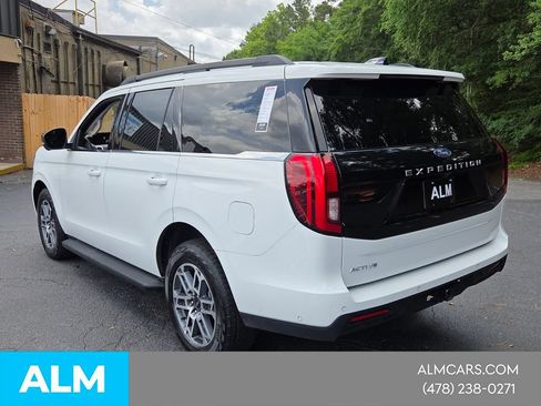 Used 2025 Ford Expedition Active AWD/4WD image 3