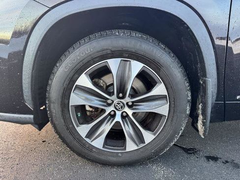 Certified 2021 Toyota Highlander XLE image 11