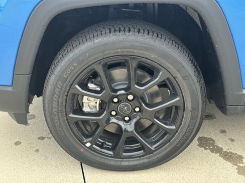 New 2026 Jeep Compass Latitude AWD/4WD image 4