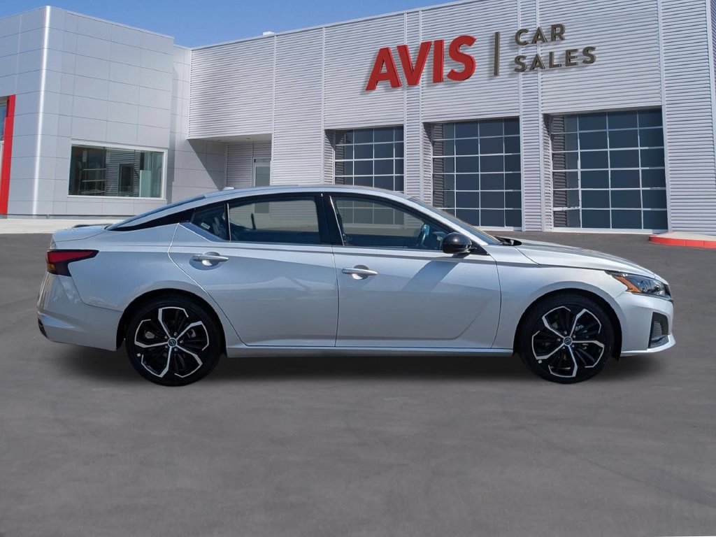 Used 2025 Nissan Altima 2.5 SR FWD image 5