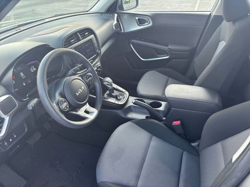 Used 2025 Kia Soul LX w/ LX Technology Package image 24