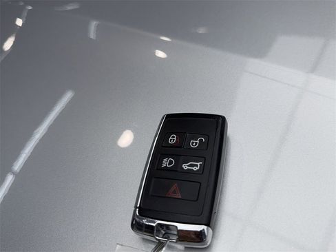 Used 2020 Land Rover Discovery HSE image 69