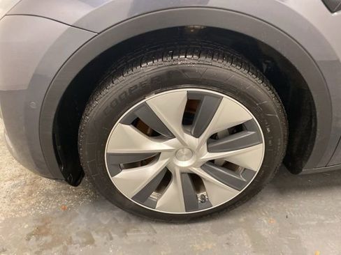 Used 2021 Tesla Model Y Long Range image 27