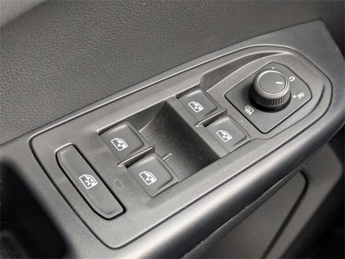 New 2026 Volkswagen Taos SE image 26