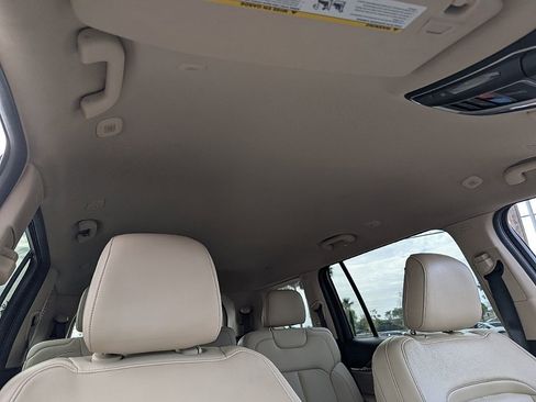 Used 2022 Jeep Grand Cherokee L Limited image 19