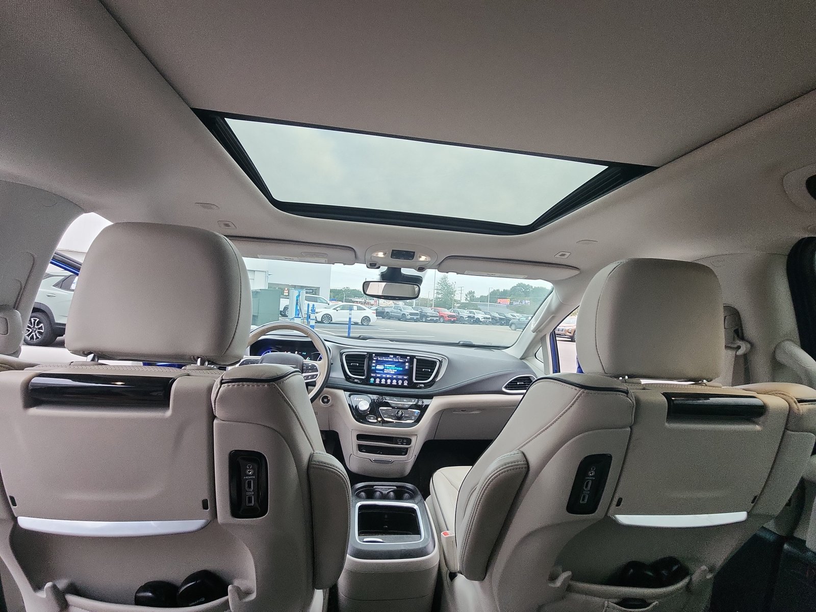 Used 2019 Chrysler Pacifica Limited w/ Advanced Safetytec Group FWD image 21