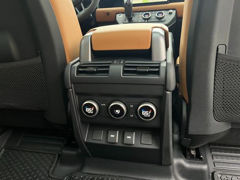 Used 2023 Land Rover Defender 110 image 26