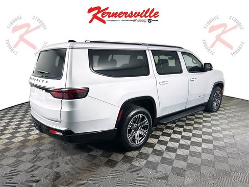 Used 2024 Jeep Wagoneer L Series II w/ Flexible Seating Group image 7