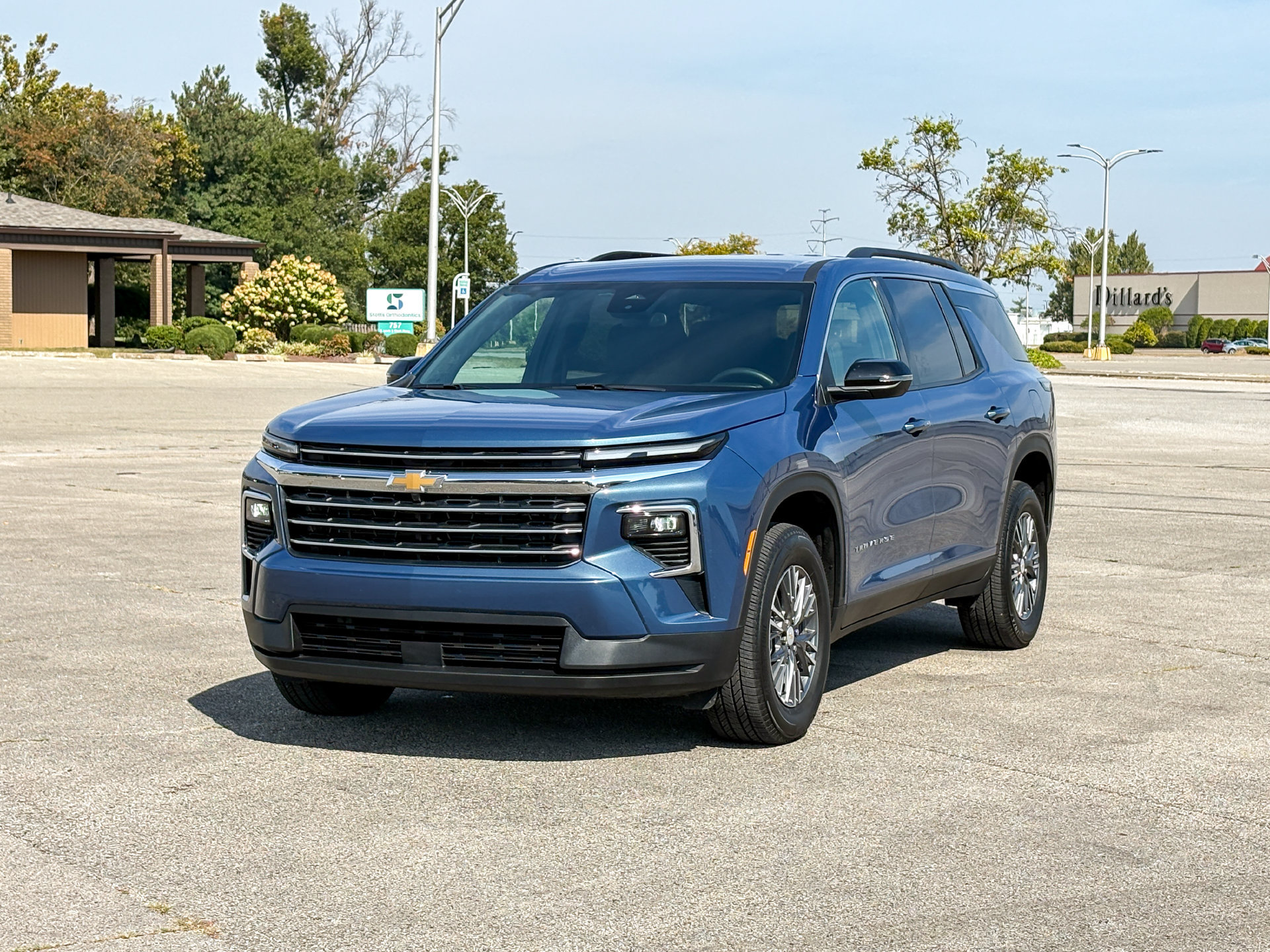 Used 2026 Chevrolet Traverse LT FWD image 4