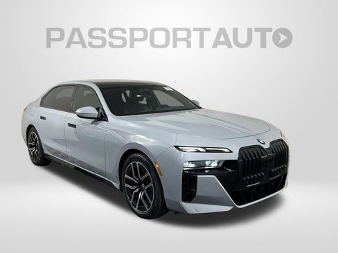 Used 2023 BMW 740i image 6