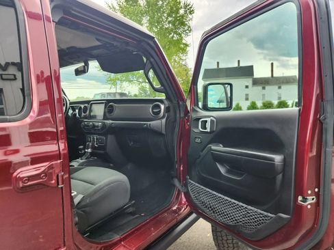 Used 2021 Jeep Gladiator Sport image 37
