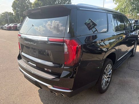 Used 2025 GMC Yukon XL Denali AWD/4WD image 5