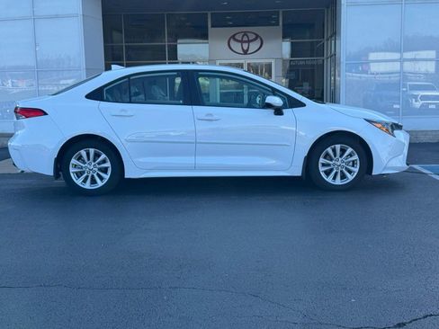Certified 2024 Toyota Corolla LE w/ LE Convenience Package image 2