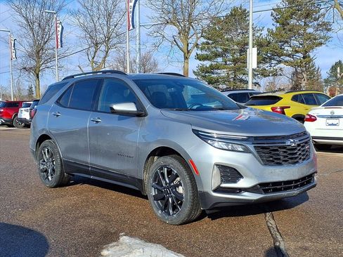 Used 2023 Chevrolet Equinox RS image 3