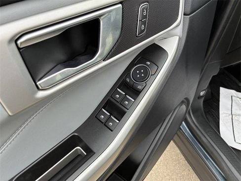 Certified 2022 Ford Explorer XLT w/ Equipment Group 202A image 24