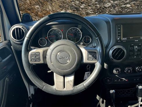 Used 2013 Jeep Wrangler Unlimited Sahara image 5