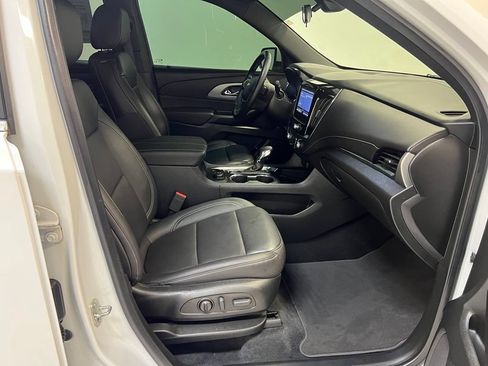 Used 2023 Chevrolet Traverse LT FWD image 32
