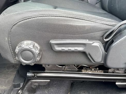 Used 2018 Jeep Wrangler Unlimited Sport image 13