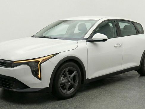 Used 2025 Kia K4 FWD image 3