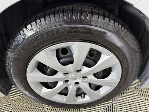 Used 2020 Toyota Corolla LE FWD image 12