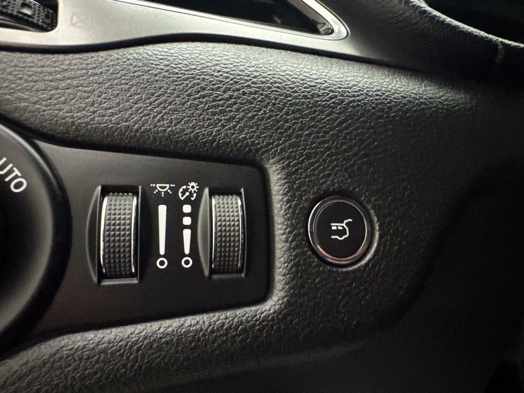 Used 2019 Jeep Cherokee Limited AWD/4WD image 26