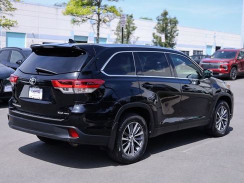Used 2019 Toyota Highlander XLE AWD/4WD image 10
