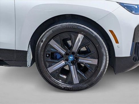 Used 2024 BMW iX xDrive50 w/ Sport Package AWD/4WD image 25
