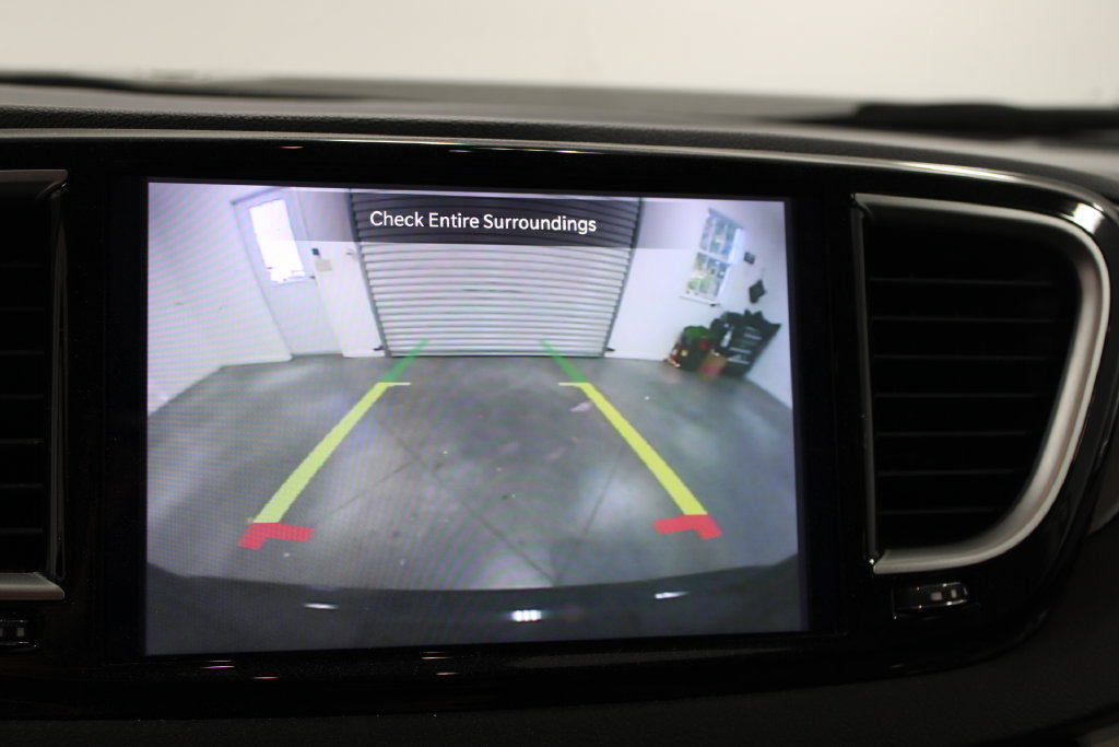 Used 2024 Chrysler Pacifica Touring-L FWD image 41