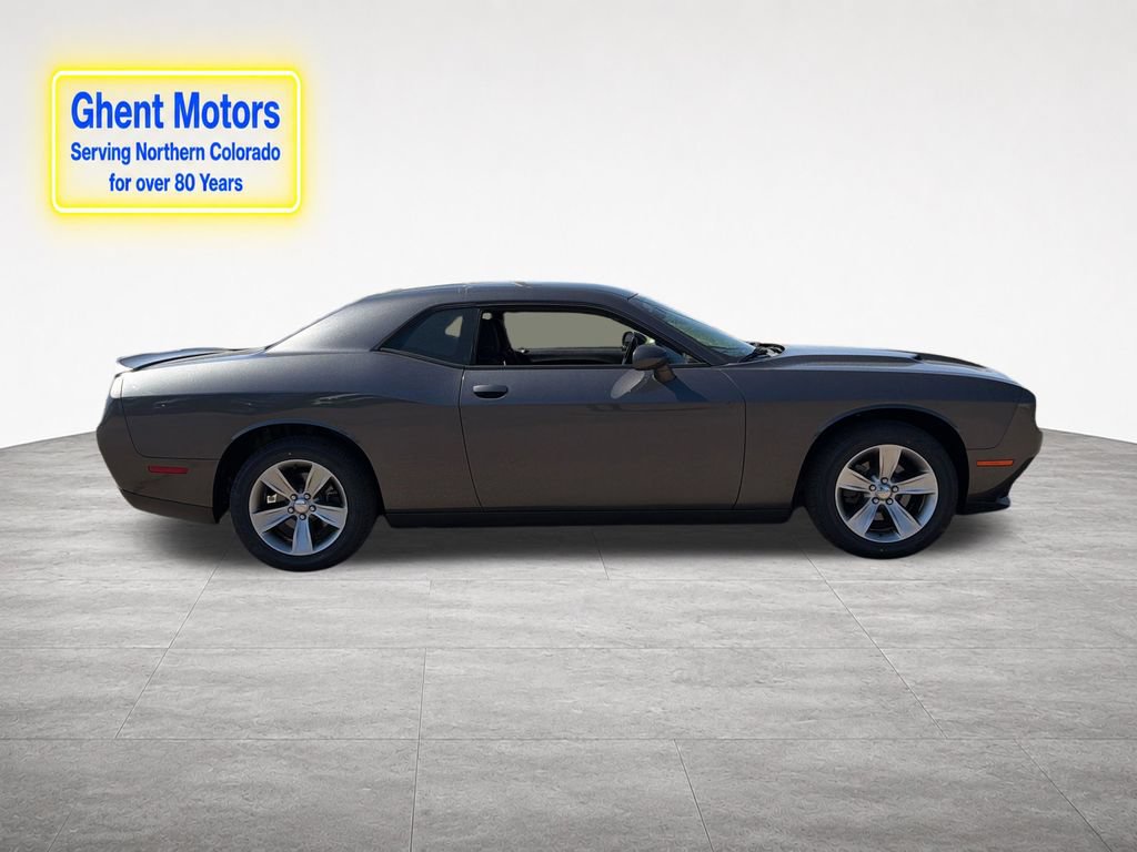 Used 2019 Dodge Challenger SXT RWD image 3