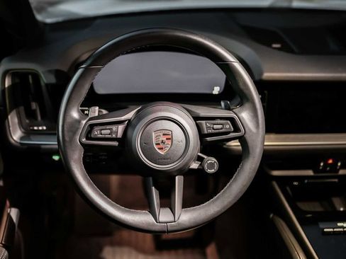 Used 2024 Porsche Cayenne image 25