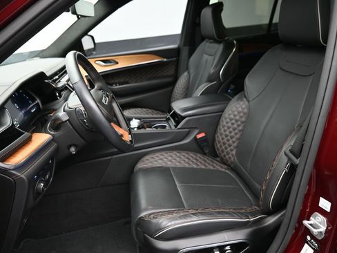 Used 2023 Jeep Grand Cherokee Summit image 20