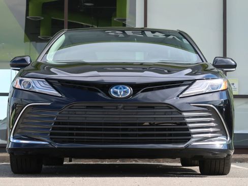 Used 2023 Toyota Camry XLE w/ Navigation Package image 3