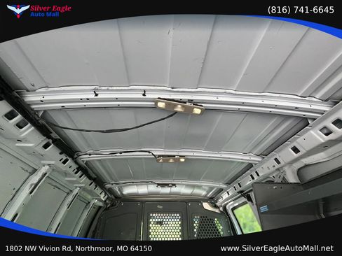 Used 2017 Chevrolet Express 2500 RWD image 10