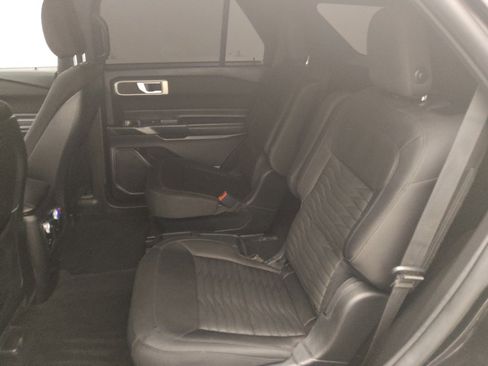 Used 2020 Ford Explorer XLT image 18