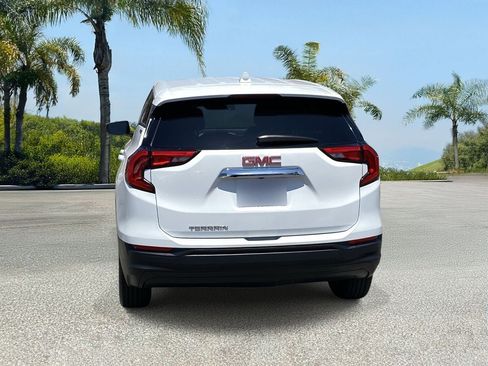 Used 2020 GMC Terrain SLE FWD image 4