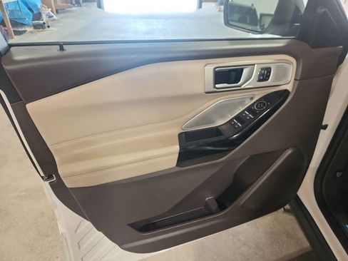 Used 2023 Ford Explorer Platinum w/ Technology Package image 11