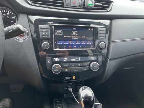 Used 2019 Nissan Rogue SL w/ Premium Package image 11