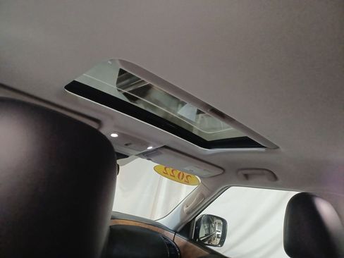 Used 2022 Nissan Armada SL image 16